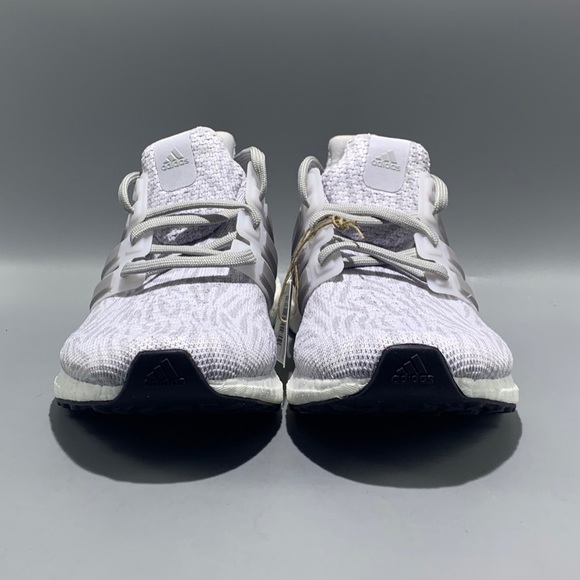 WMNS Adidas Ultraboost 5.0 Size 6 - Picture 2 of 4